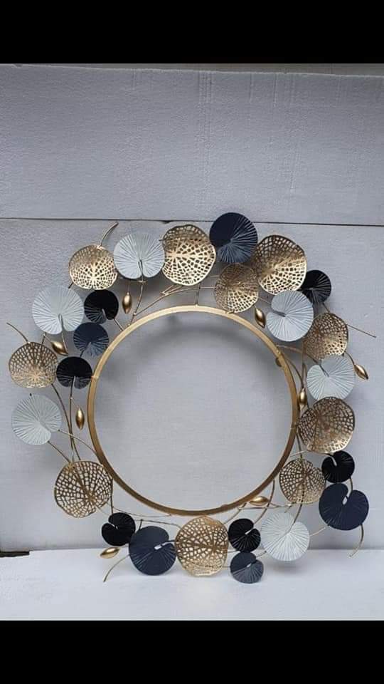 Round leaf  gold and cream 